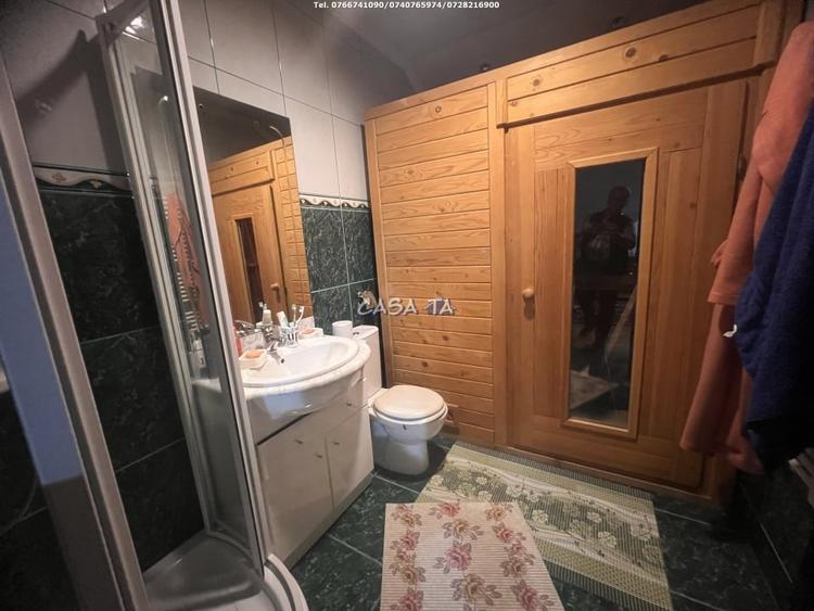 Casă cu 9 camere cu Canalizare în Central