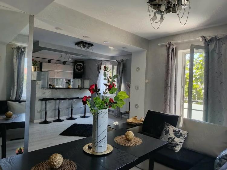 Apartament cu 3 camere semidecomandat în Tătărași