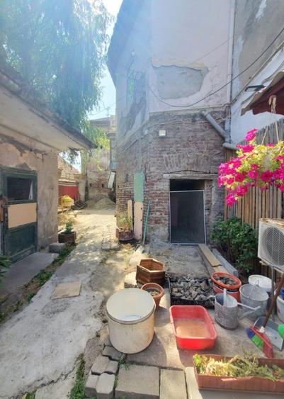 Casă cu 5 camere cu Teren 500 Mp în Aradul Nou
