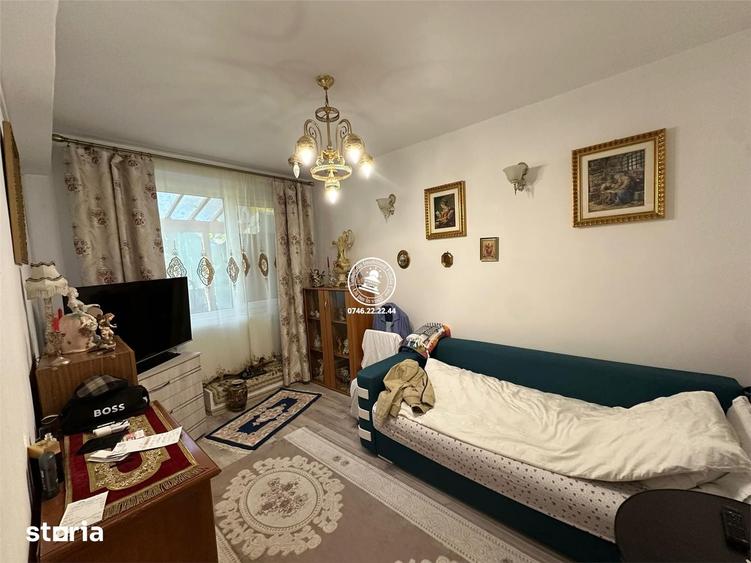 Apartament cu 3 camere semidecomandat în Tătărași