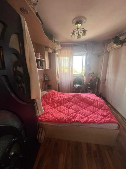 Apartament cu 3 camere semidecomandat în Colentina
