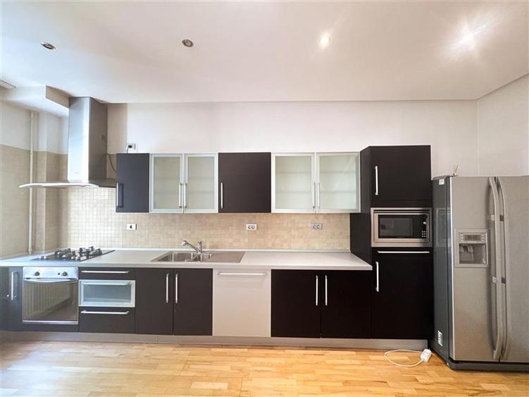Apartament cu 3 camere semidecomandat, mobilat în Herăstrău