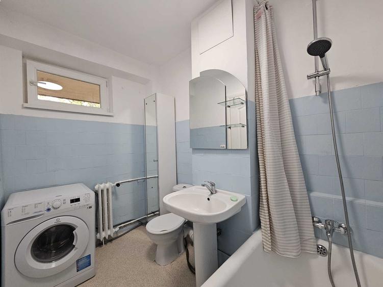 Apartament cu 2 camere decomandat în Universitate