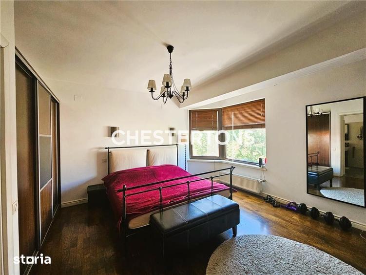 Casă cu 7 camere cu Teren 187 Mp în Grivița