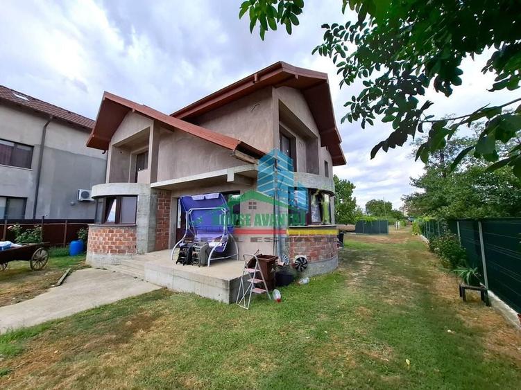 Casă cu 5 camere cu Teren 2428 Mp în Central