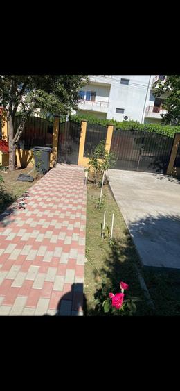 Casă cu 9 camere cu Teren 640 Mp în Agigea