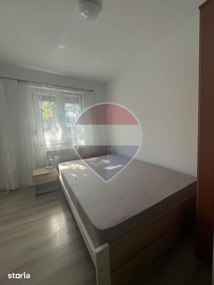 Apartament cu 3 camere semidecomandat în Bucovina
