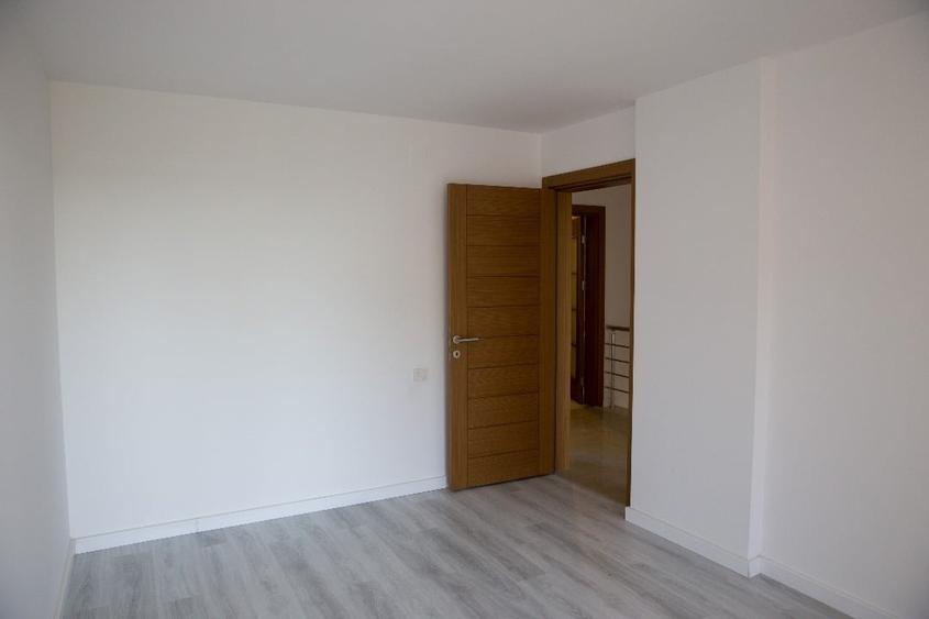 Duplex cu 4 camere cu Canalizare în Ștefăneștii de Jos
