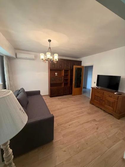 Apartament cu 3 camere decomandat, mobilat în Iancului