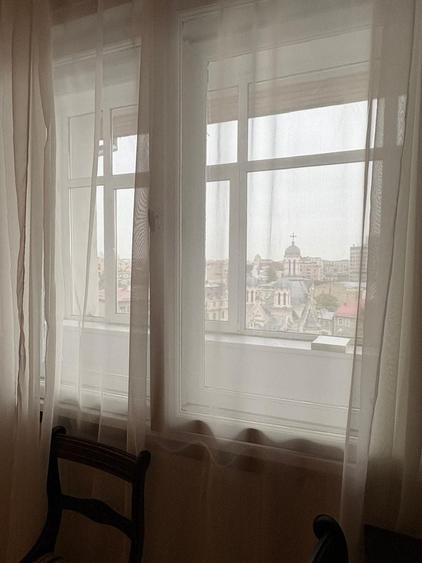 Apartament cu 4 camere decomandat în Calea Victoriei