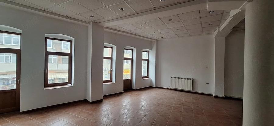 Spațiu comercial, de 350 mp, în Ultracentral