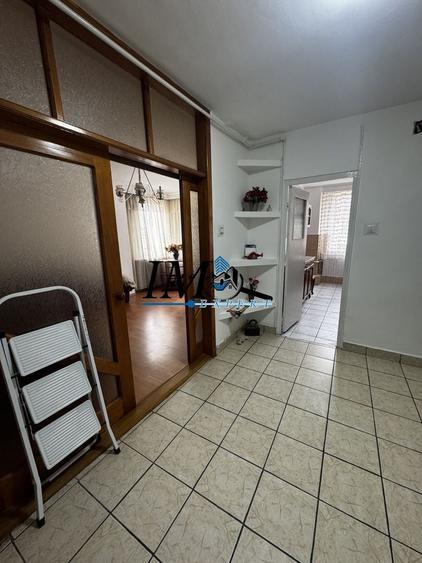 Apartament cu 3 camere decomandat, mobilat în Ampoi 3