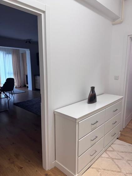 Apartament cu 2 camere semidecomandat, mobilat în Central