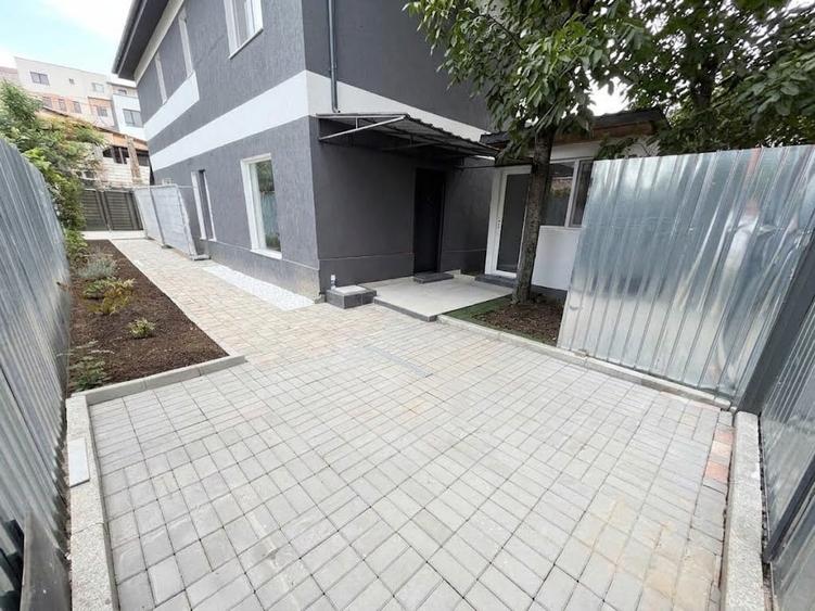 Duplex cu 3 camere cu Canalizare în Apărătorii Patriei