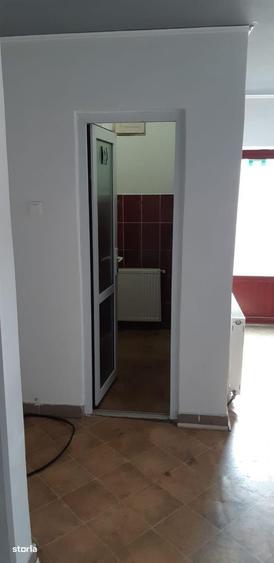 Spațiu comercial, de 60 mp, în Moinești