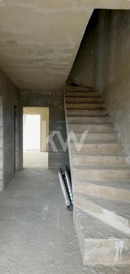 Duplex cu 3 camere cu Canalizare în Cristian