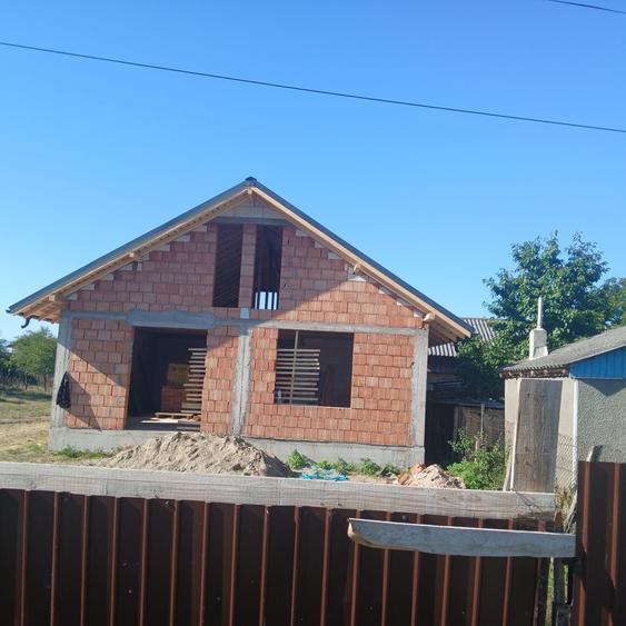 Casă cu 3 camere în Slobozia (Bara)