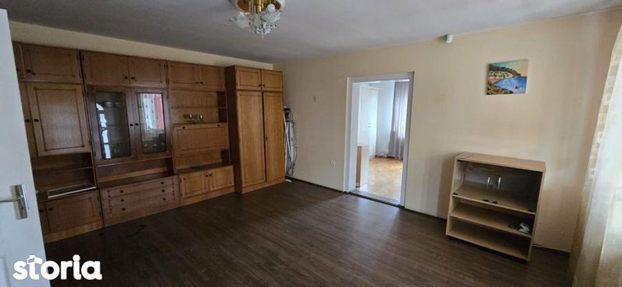 Casă cu 4 camere cu Teren 184 Mp în Central