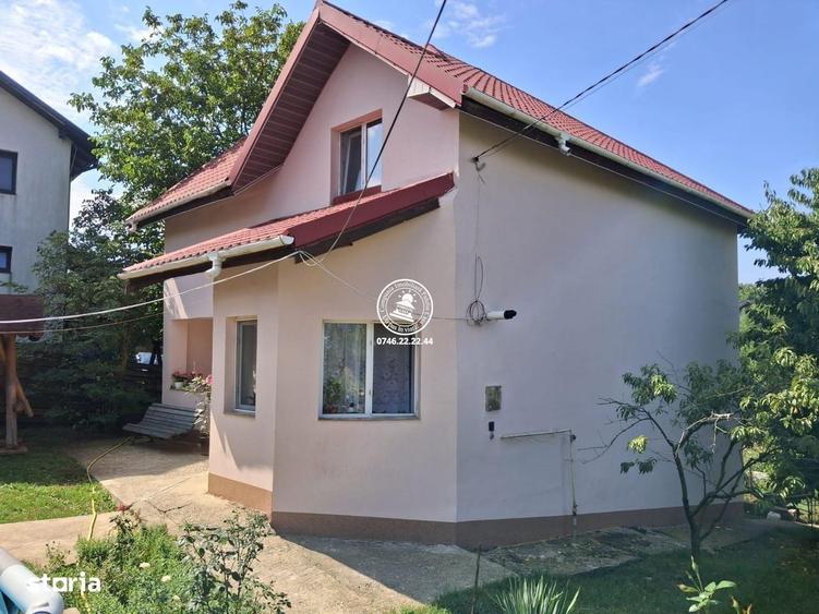 Casă cu 4 camere în Breazu
