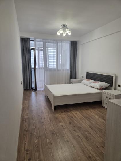 Apartament cu 3 camere decomandat în Tractorul