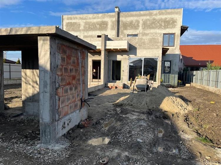 Duplex cu 3 camere cu Canalizare în Vânători