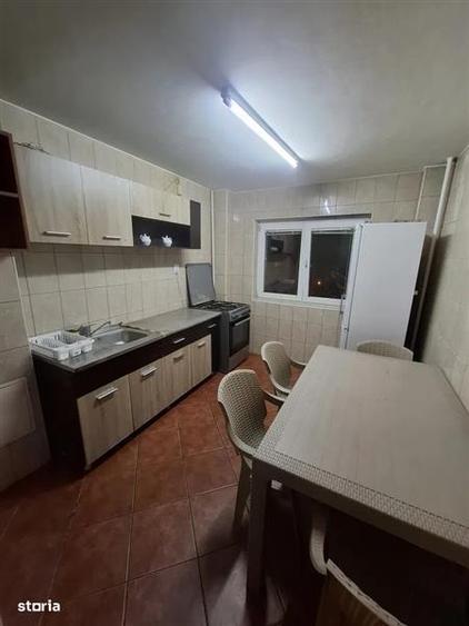 Apartament cu 3 camere decomandat, mobilat în Tei