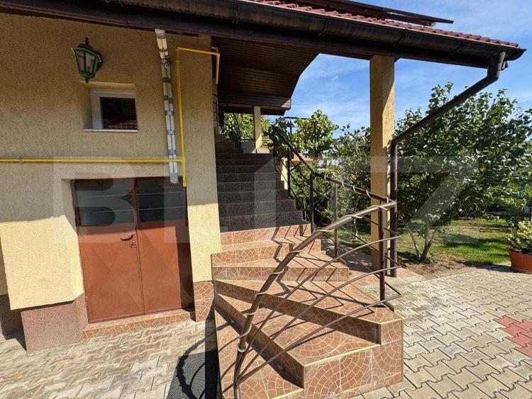 Casă individuală cu 7 camere cu Canalizare în Cetate