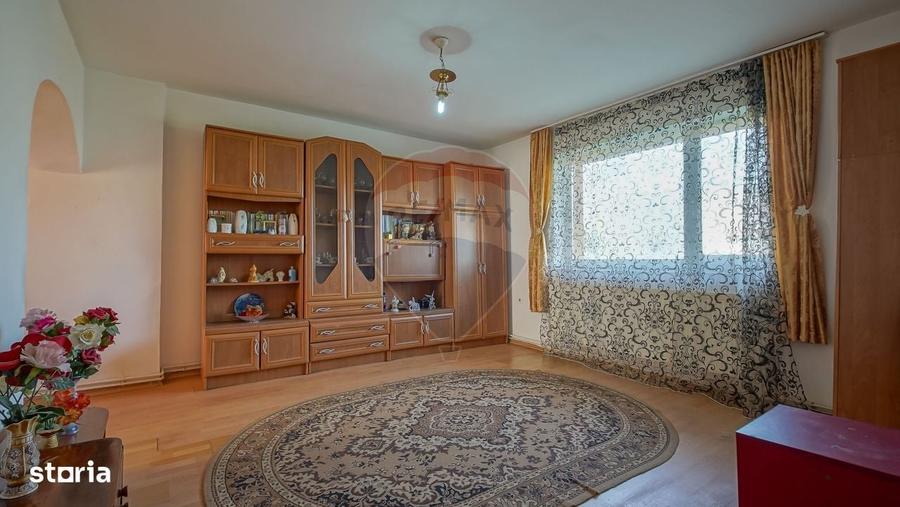 Apartament cu 4 camere în Stupini