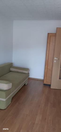 Apartament cu 3 camere decomandat în Răcădău