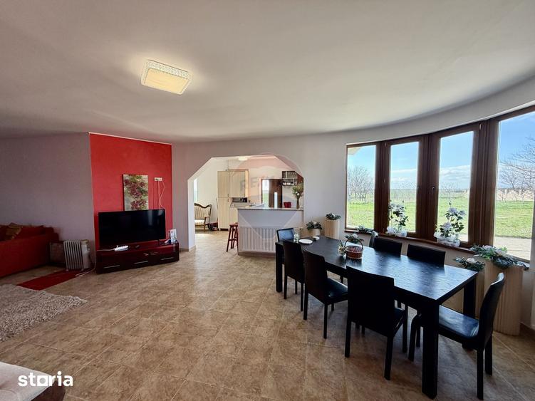 Casă cu 5 camere cu Teren 3400 Mp în Garoafa