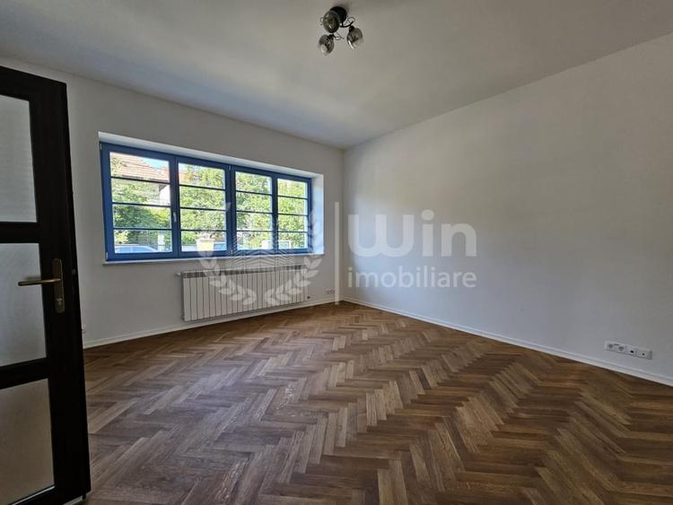 Casă individuală cu 10 camere cu Canalizare în Andrei Mureșanu