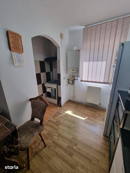 Apartament cu 3 camere decomandat în Onești