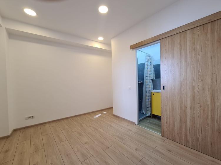 Casă individuală cu 18 camere cu Canalizare în Calea Călărașilor