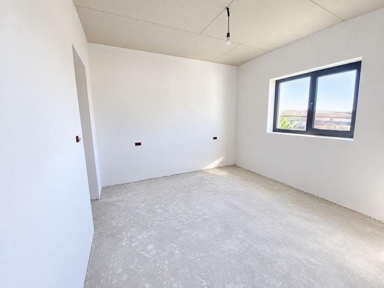 Duplex cu 4 camere cu Canalizare în Săcălaz
