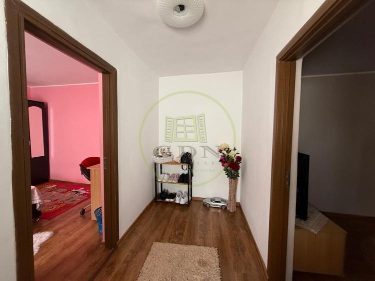 Casă cu 6 camere cu Canalizare în Central