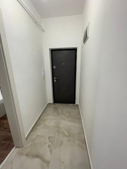 Apartament cu 3 camere semidecomandat, mobilat în Giroc