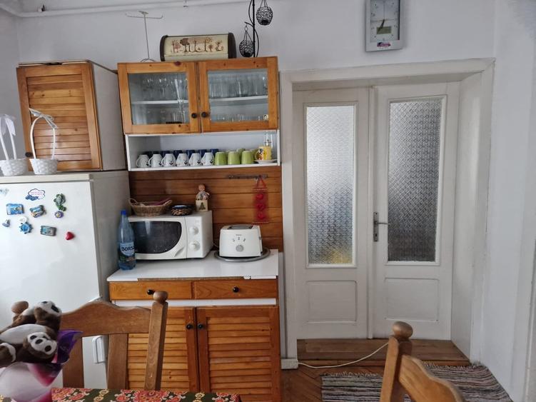 Casă individuală cu 5 camere cu Canalizare în Ernei