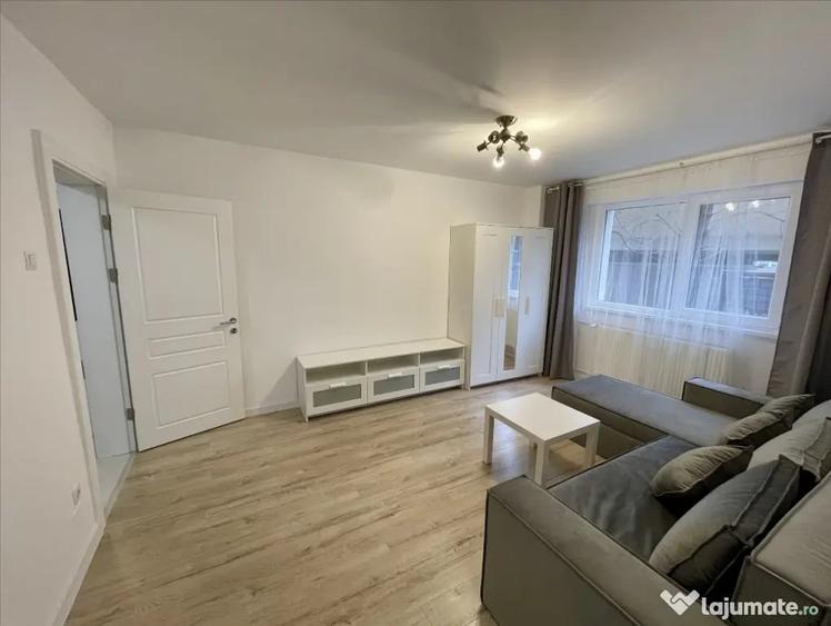 Apartament cu 2 camere decomandat în Victoriei