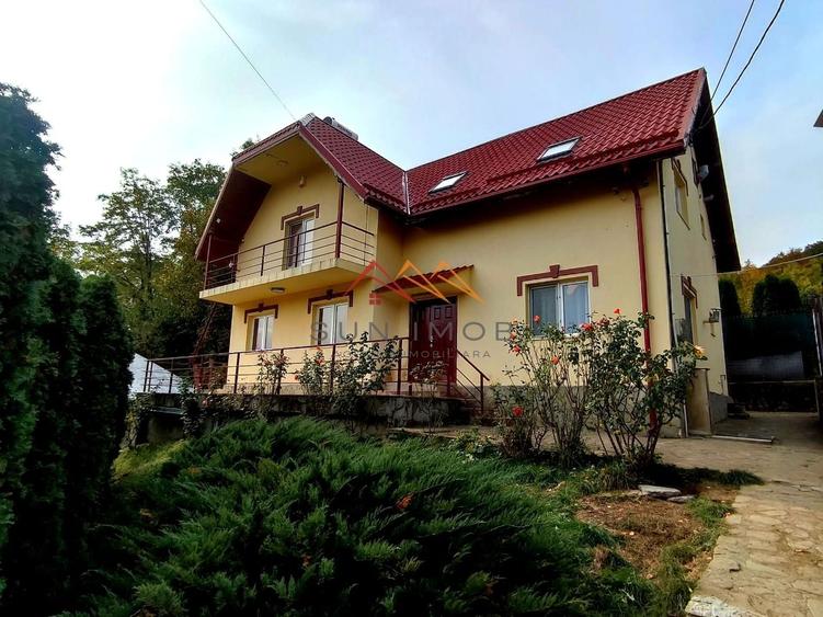 Casă individuală cu 4 camere cu Garaj în Lunca Mare