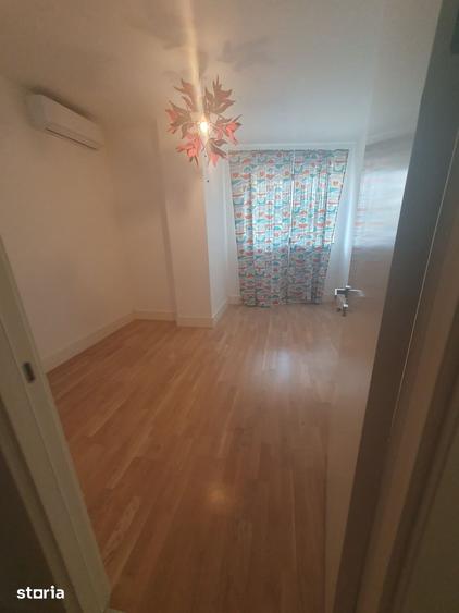 Apartament cu 3 camere în Tei