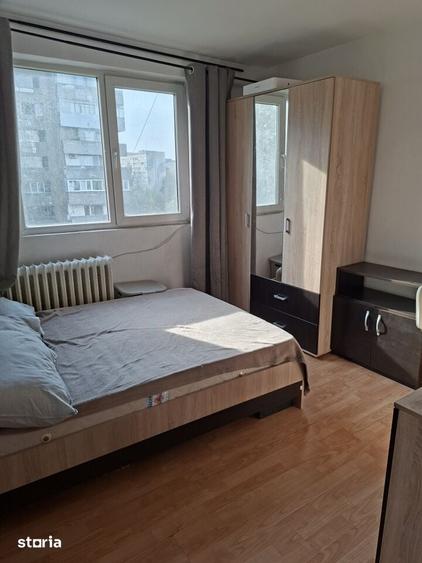 Apartament cu 3 camere semidecomandat în Militari