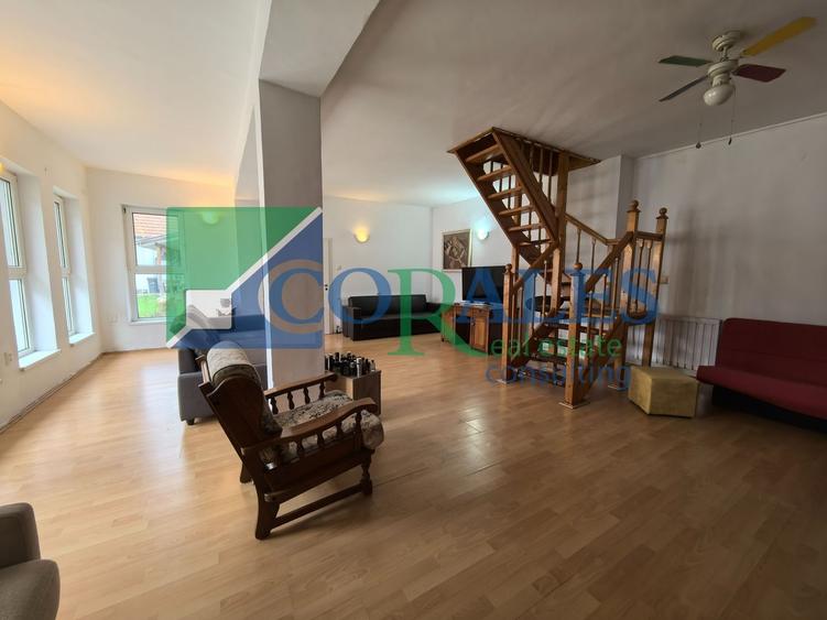 Casă individuală cu 7 camere cu Canalizare în Traian