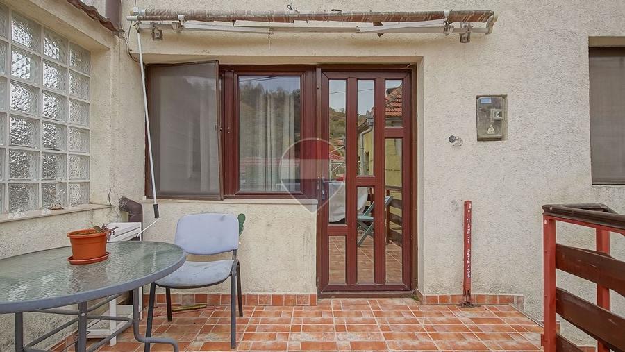 Casă individuală cu 4 camere cu Teren 122 Mp în Schei