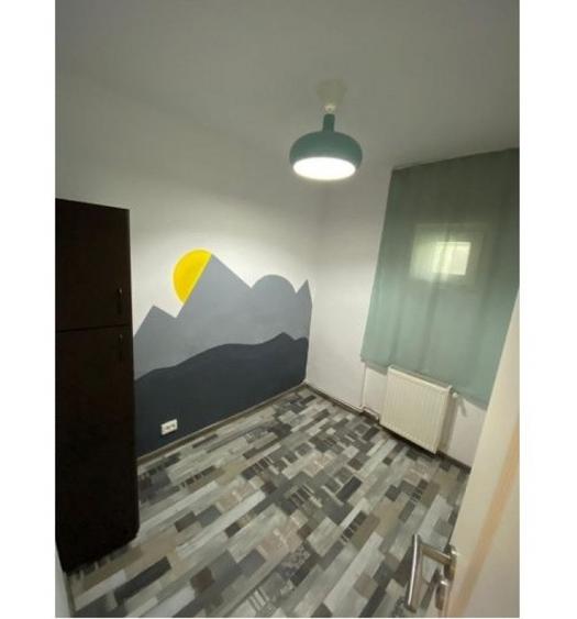 Apartament cu 3 camere decomandat în Tineretului