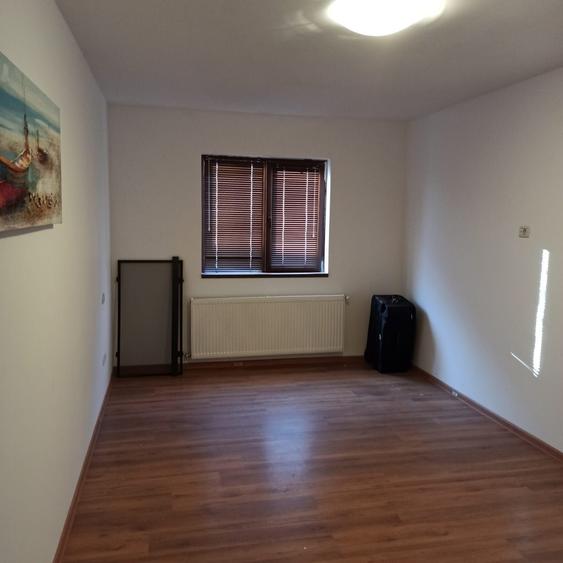 Casă cu 4 camere în Domnești