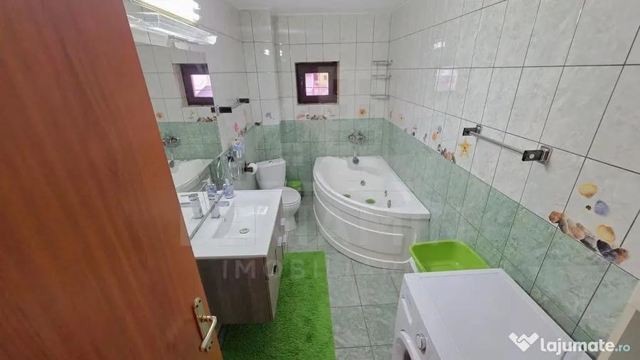 Apartament cu 3 camere semidecomandat în Craiovița Nouă