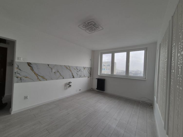 Apartament cu 3 camere decomandat în Apusului