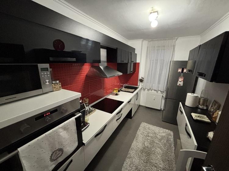 Apartament cu 3 camere decomandat în Nufărul