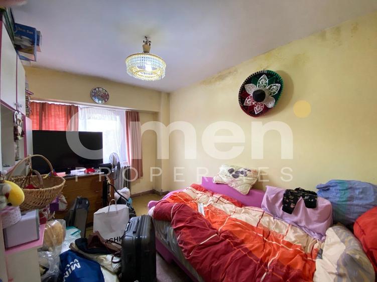 Apartament cu 4 camere decomandat în Traian
