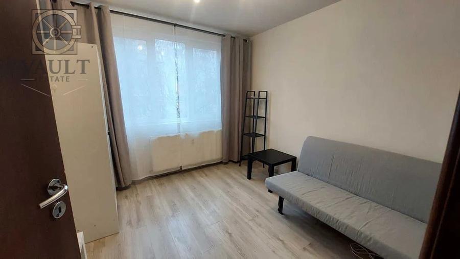 Apartament cu 3 camere semidecomandat, mobilat în Rahova